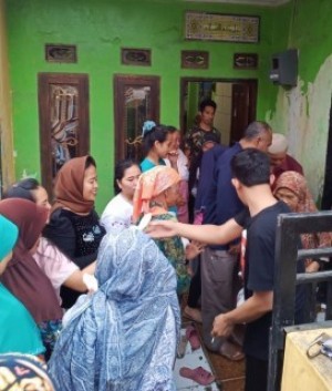 Suasana Pembagian Beras di Desa Lagadar - Kab. Bandung